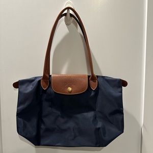 NWOT medium longchamp